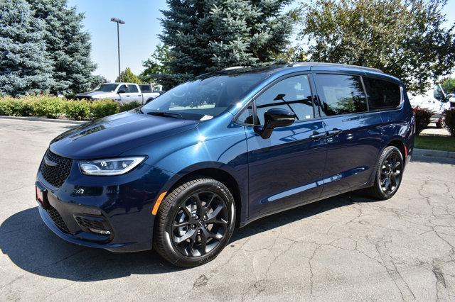 new 2024 Chrysler Pacifica car, priced at $44,619