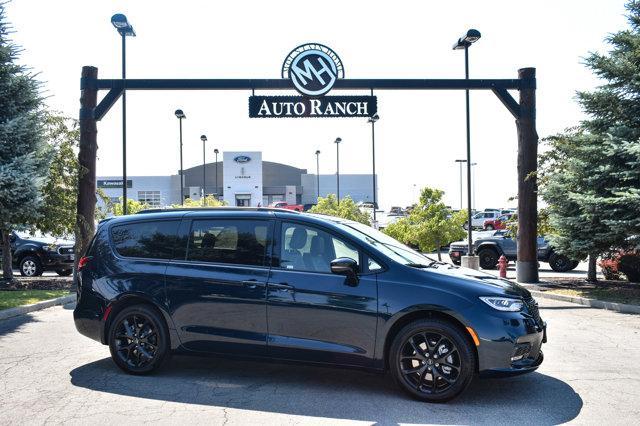 new 2024 Chrysler Pacifica car, priced at $44,619