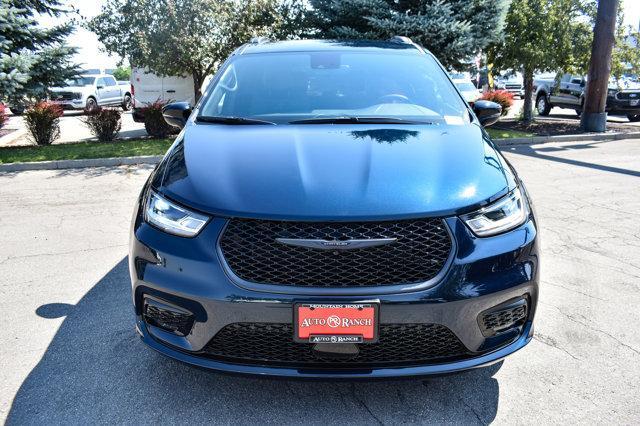 new 2024 Chrysler Pacifica car, priced at $44,619