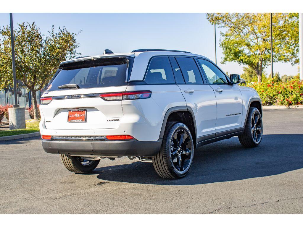 new 2025 Jeep Grand Cherokee car, priced at $42,250
