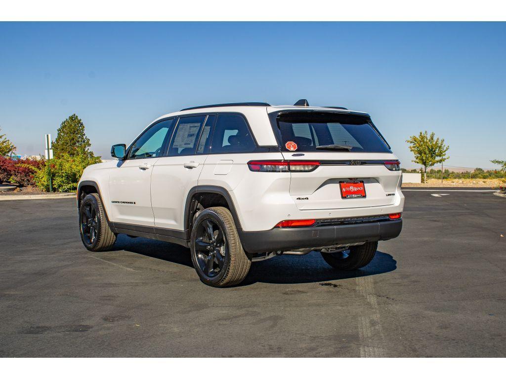 new 2025 Jeep Grand Cherokee car, priced at $42,250
