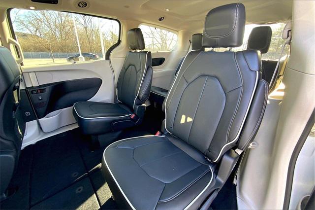 new 2024 Chrysler Pacifica car, priced at $47,538