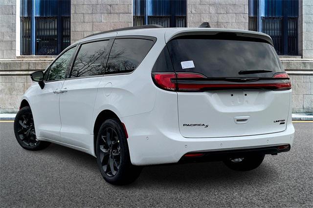 new 2024 Chrysler Pacifica car, priced at $51,471