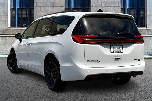 new 2024 Chrysler Pacifica car, priced at $48,471