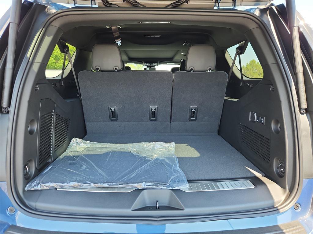new 2025 Chevrolet Suburban car, priced at $85,935