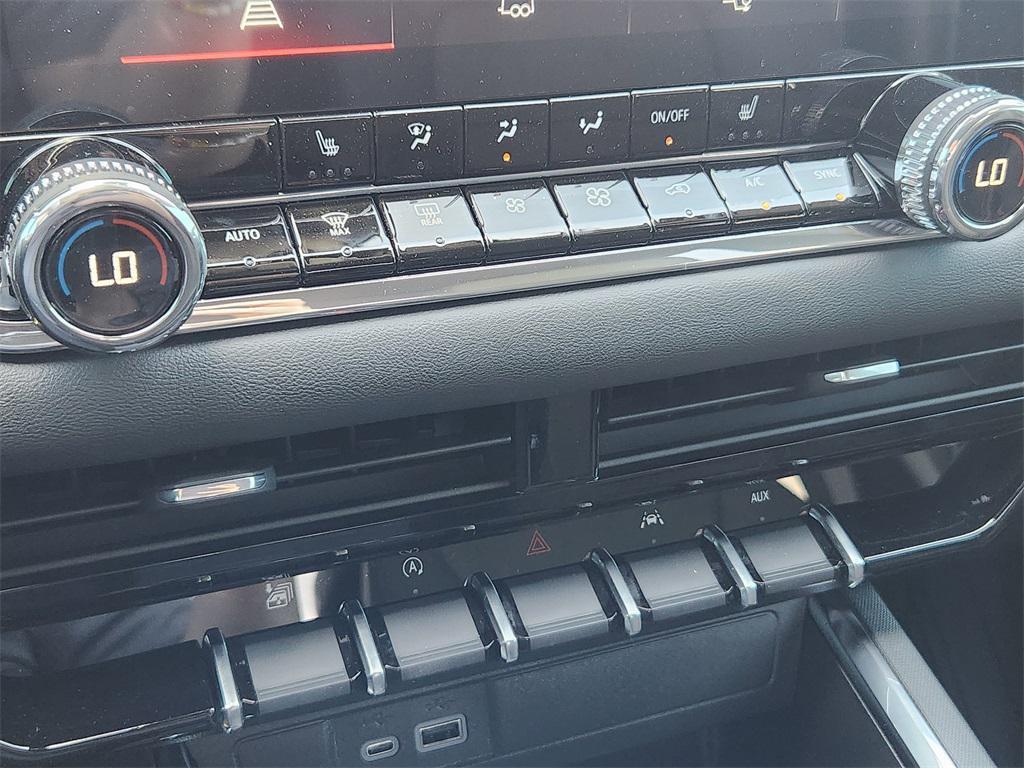 new 2025 GMC Canyon car, priced at $45,438