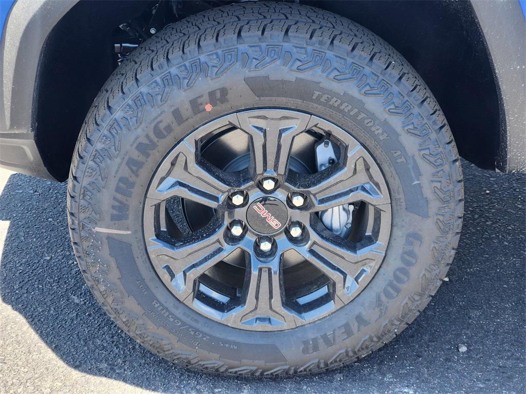 new 2025 GMC Canyon car, priced at $45,438