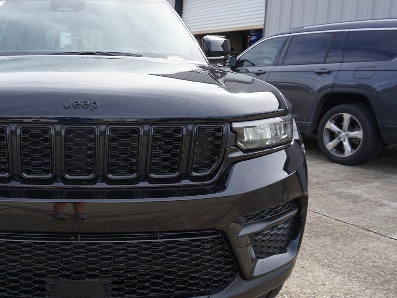 new 2025 Jeep Grand Cherokee car, priced at $44,175