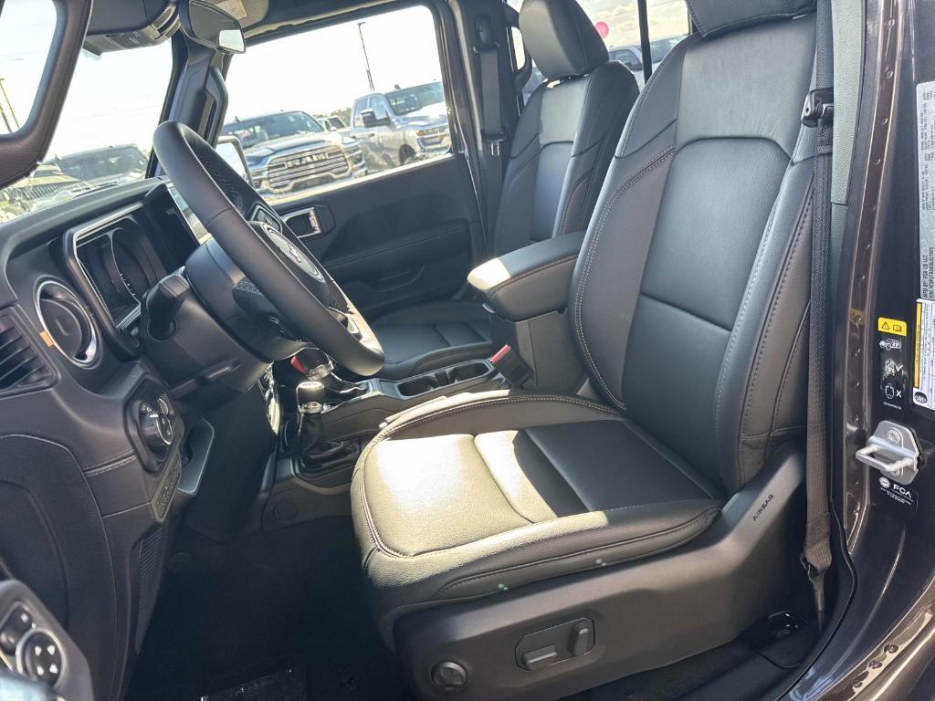 new 2025 Jeep Gladiator car, priced at $48,855