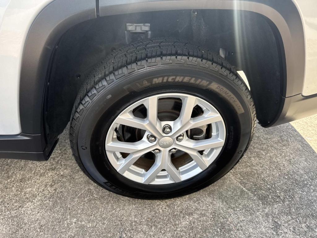 used 2023 Jeep Grand Cherokee L car, priced at $31,997