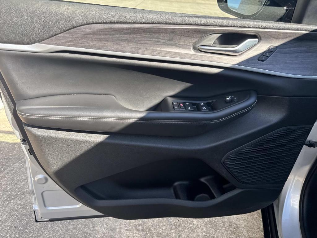 used 2023 Jeep Grand Cherokee L car, priced at $31,997