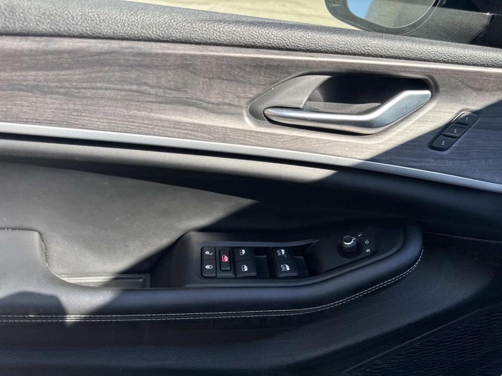 used 2023 Jeep Grand Cherokee L car, priced at $31,997