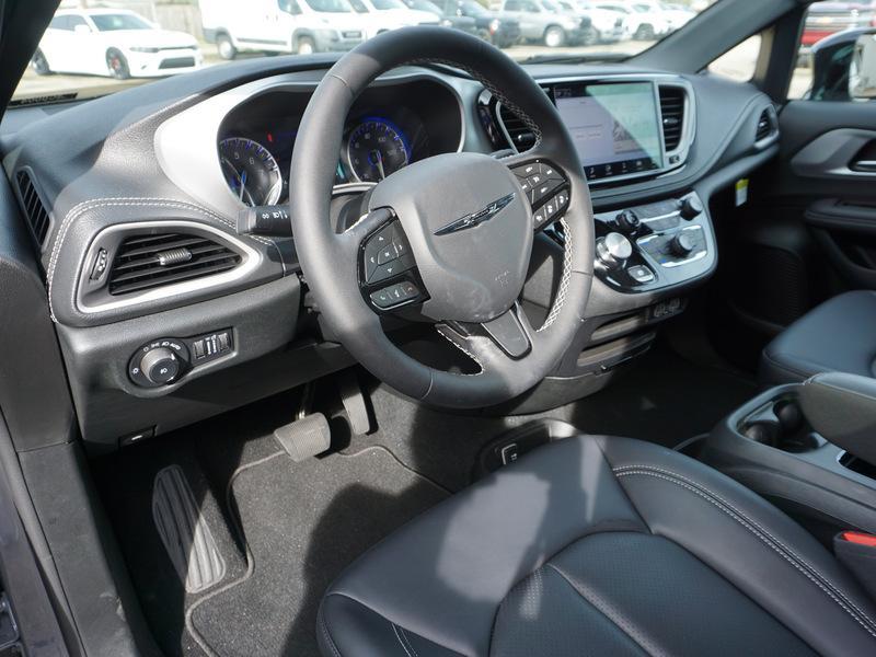 new 2024 Chrysler Pacifica car, priced at $42,740