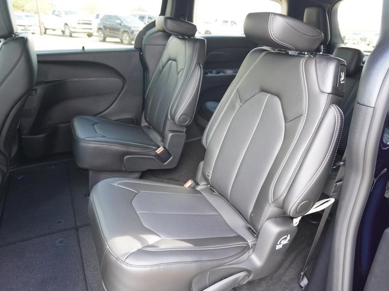 new 2024 Chrysler Pacifica car, priced at $43,771