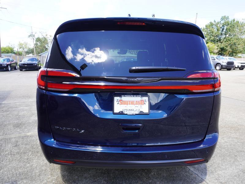 new 2024 Chrysler Pacifica car, priced at $43,771