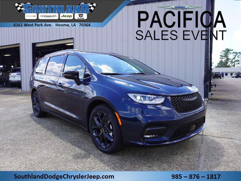 new 2024 Chrysler Pacifica car, priced at $43,771