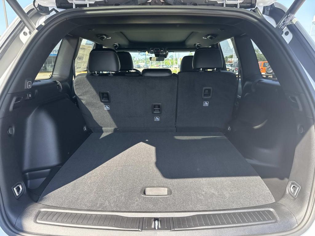 new 2025 Jeep Grand Cherokee car, priced at $50,140