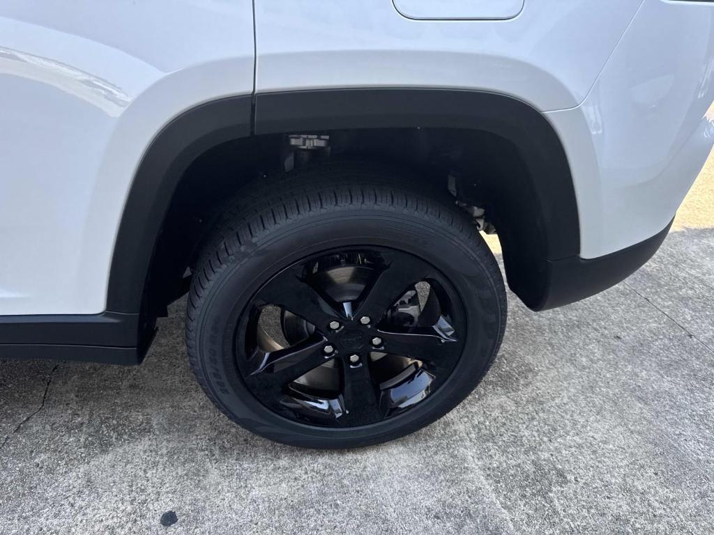 new 2025 Jeep Grand Cherokee car, priced at $50,140