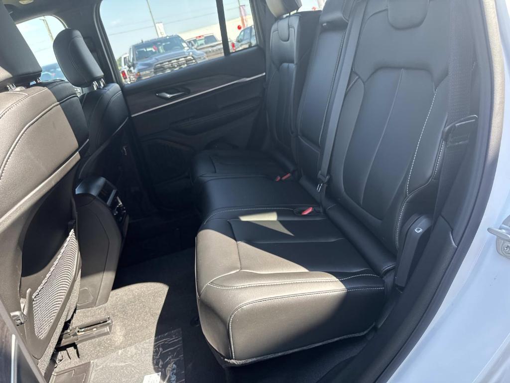 new 2025 Jeep Grand Cherokee car, priced at $50,140