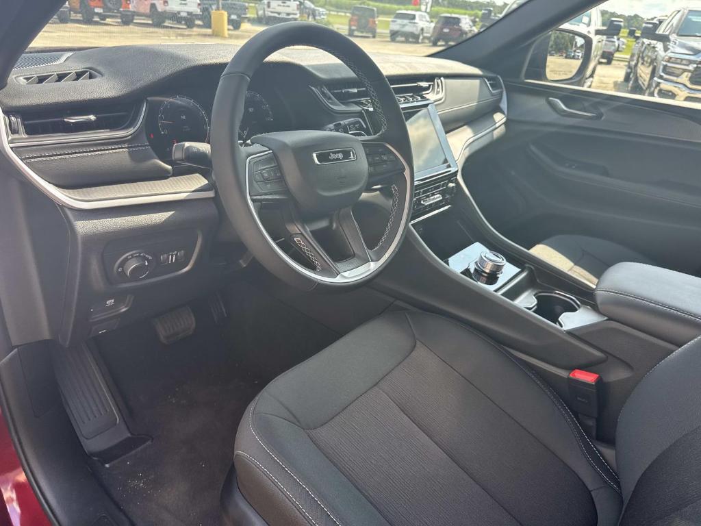 new 2025 Jeep Grand Cherokee car, priced at $44,170