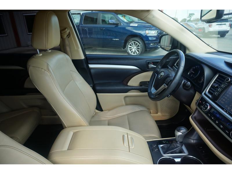 used 2014 Toyota Highlander car, priced at $14,997