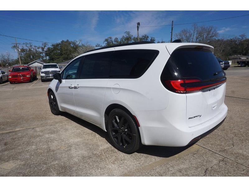 new 2024 Chrysler Pacifica car, priced at $42,295