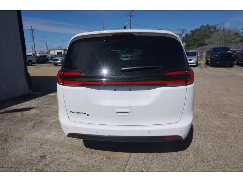 new 2024 Chrysler Pacifica car, priced at $42,295