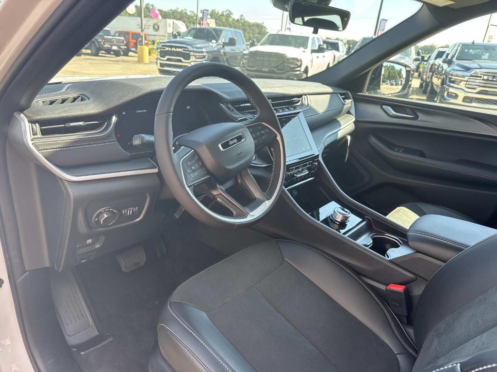 new 2025 Jeep Grand Cherokee car, priced at $43,635