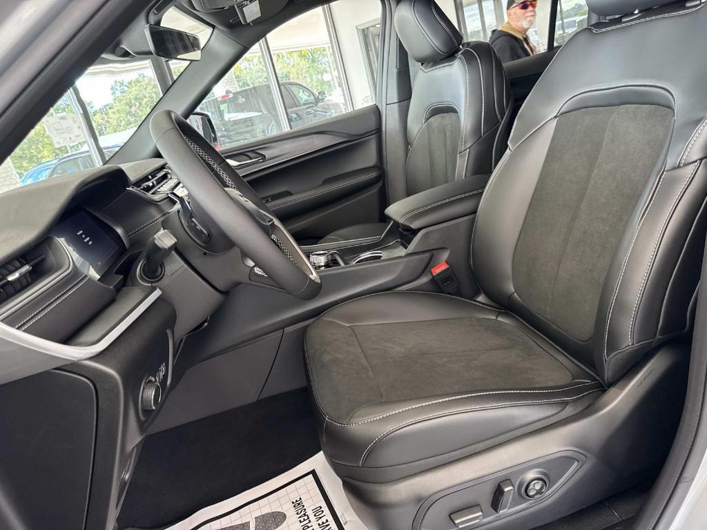 new 2025 Jeep Grand Cherokee car, priced at $44,230