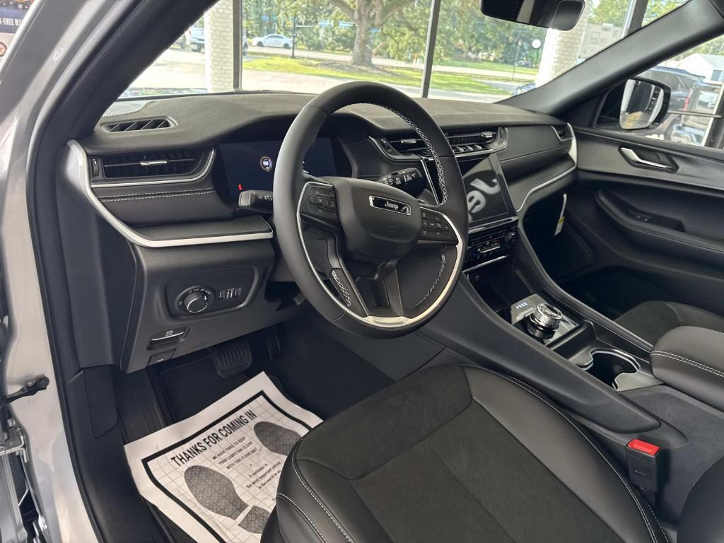 new 2025 Jeep Grand Cherokee car, priced at $44,230