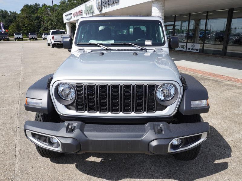 new 2024 Jeep Gladiator car, priced at $45,405