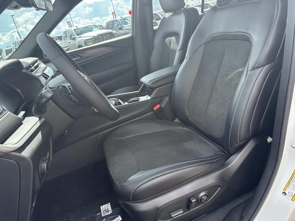 new 2025 Jeep Grand Cherokee car, priced at $45,280