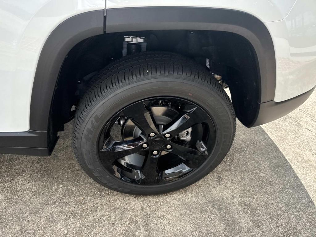 new 2025 Jeep Grand Cherokee car, priced at $45,280