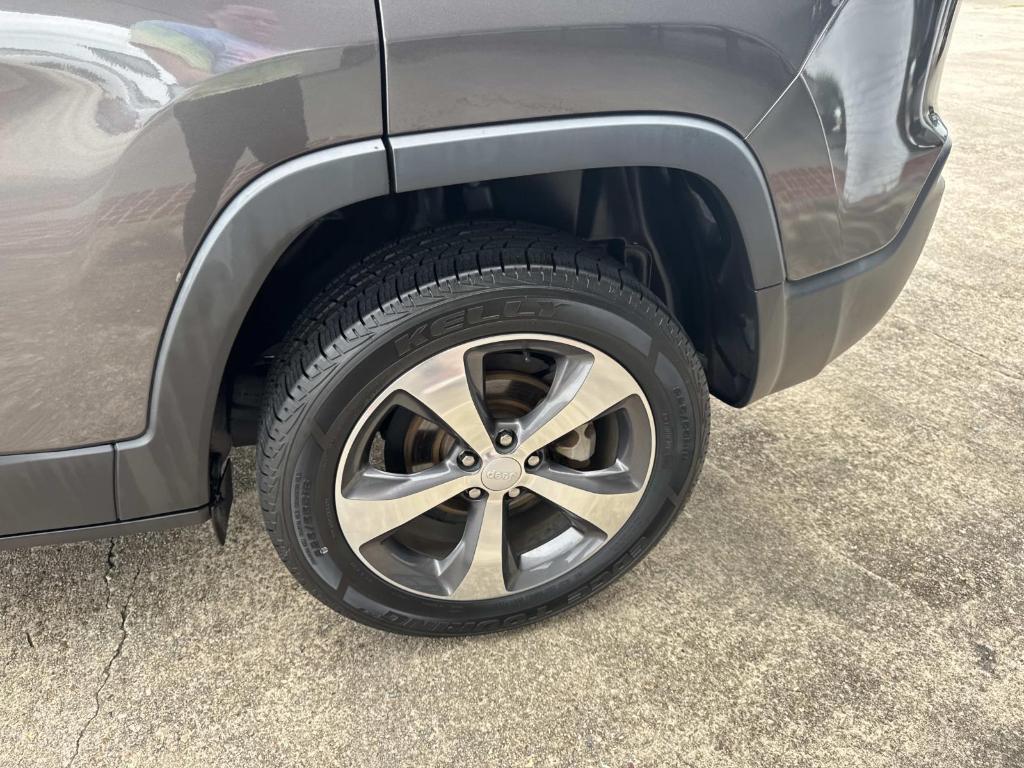 used 2019 Jeep Cherokee car, priced at $19,997