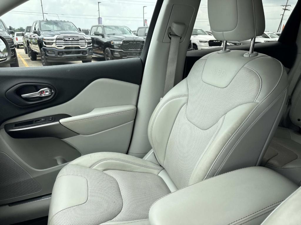 used 2019 Jeep Cherokee car, priced at $19,997