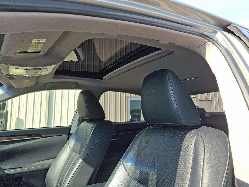 used 2018 Lexus ES 300h car, priced at $24,500