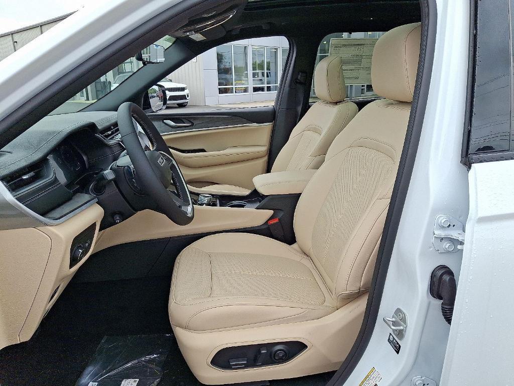 new 2025 Jeep Grand Cherokee L car, priced at $52,505