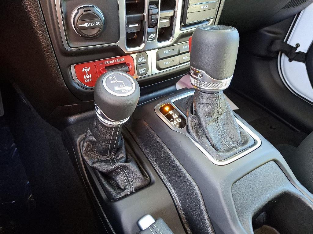 new 2025 Jeep Gladiator car, priced at $50,938