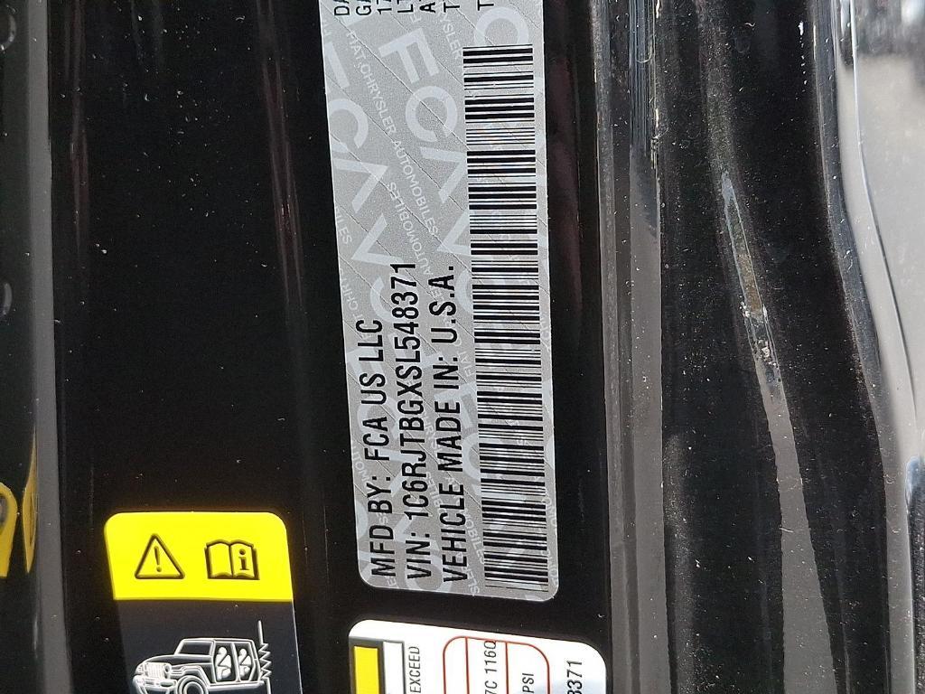 new 2025 Jeep Gladiator car, priced at $55,400