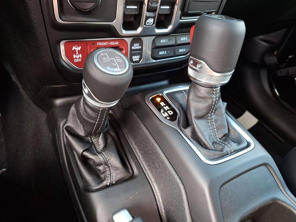 new 2025 Jeep Gladiator car, priced at $55,400