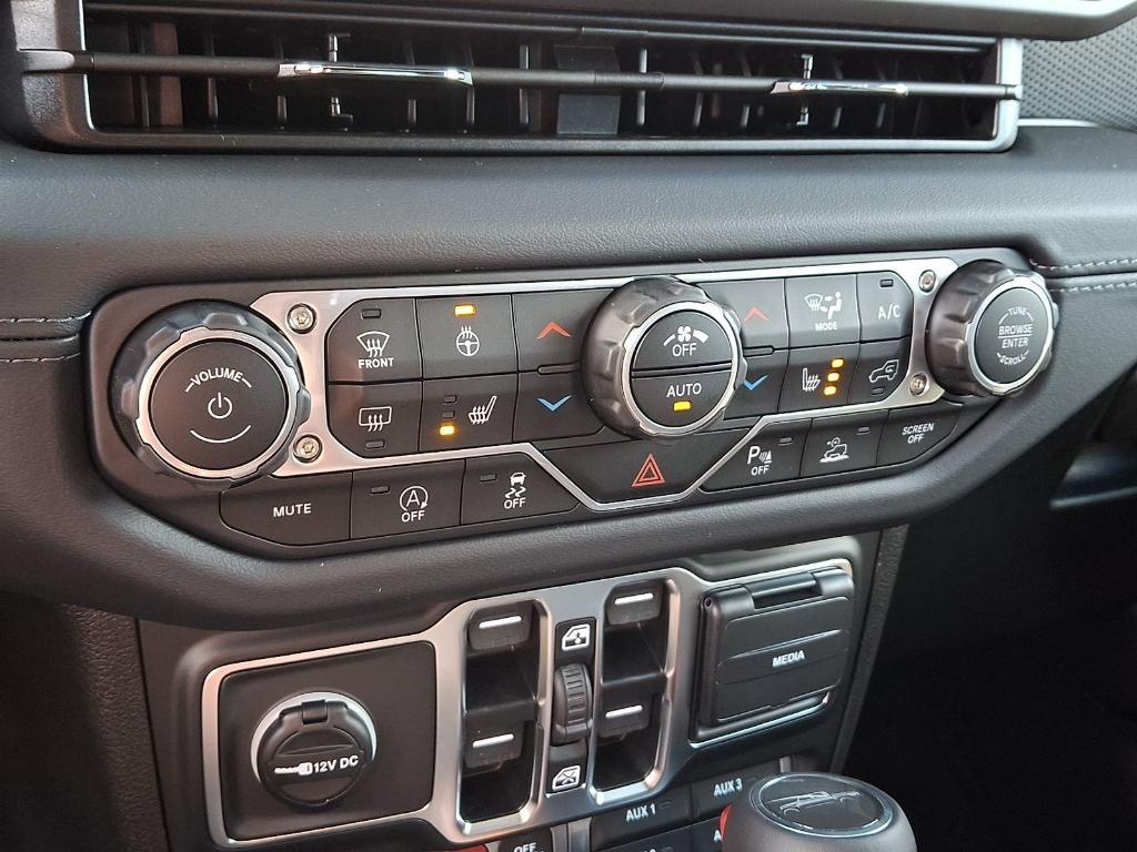 new 2025 Jeep Gladiator car, priced at $55,400