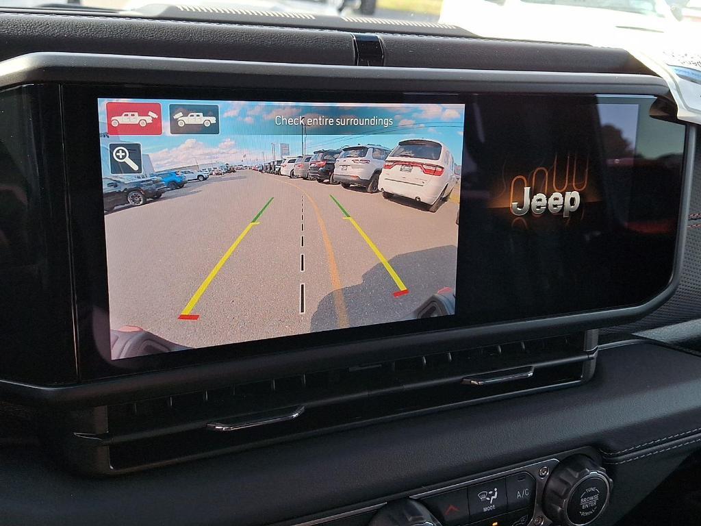 new 2025 Jeep Gladiator car, priced at $55,400