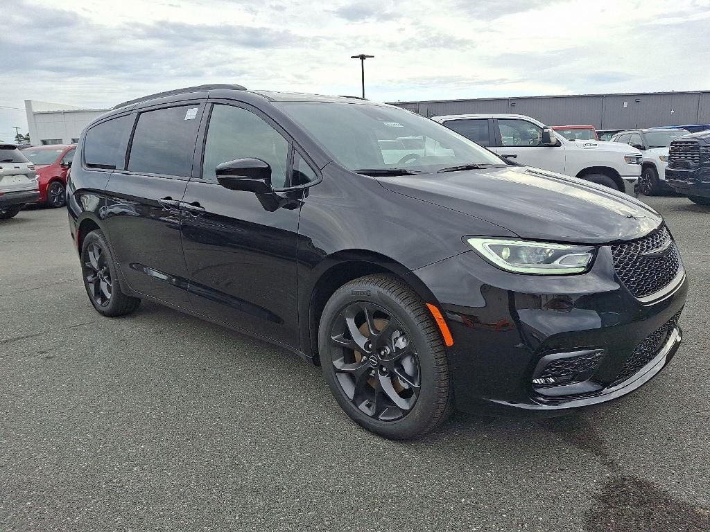 new 2026 Chrysler Pacifica car, priced at $53,140