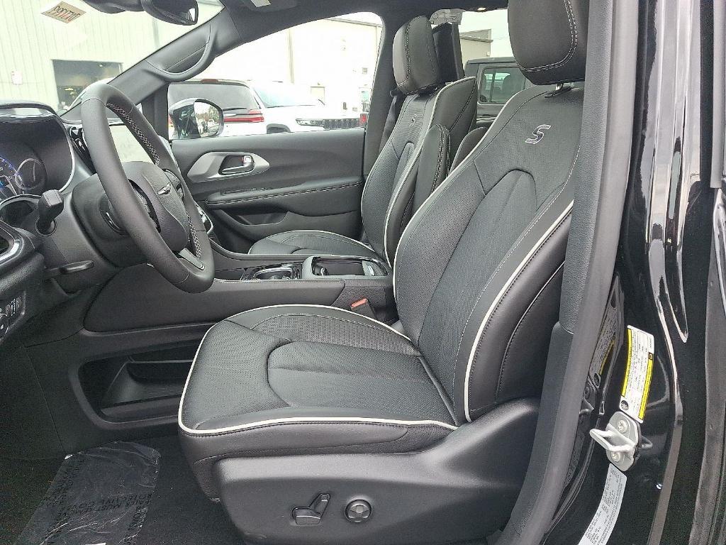 new 2026 Chrysler Pacifica car, priced at $53,140