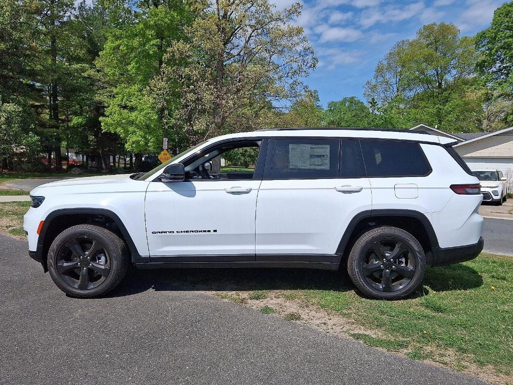 new 2025 Jeep Grand Cherokee L car, priced at $47,082