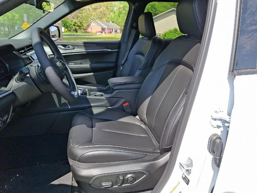 new 2025 Jeep Grand Cherokee L car, priced at $47,082