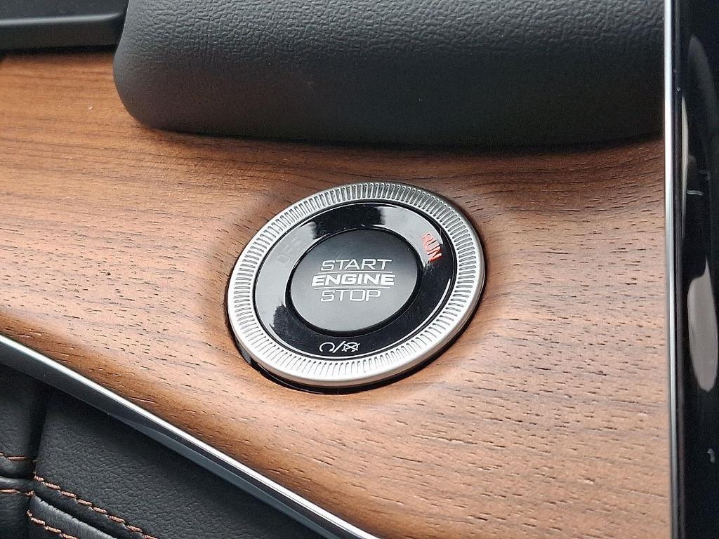 new 2025 Jeep Grand Cherokee car, priced at $61,292