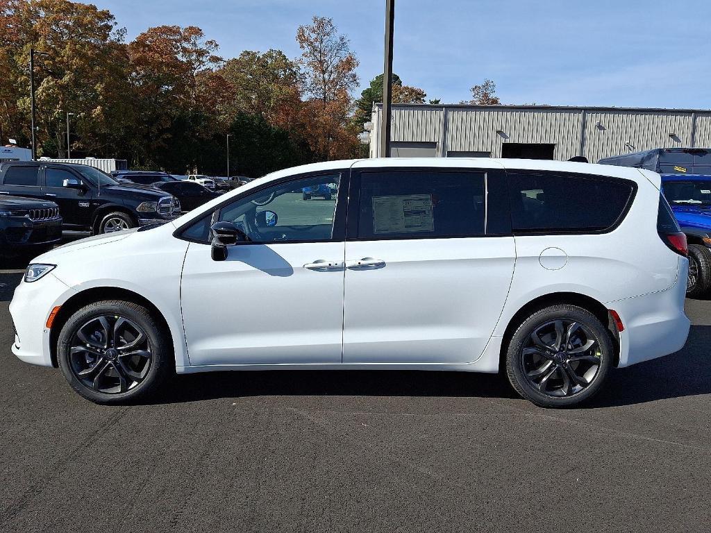 new 2026 Chrysler Pacifica car, priced at $47,035