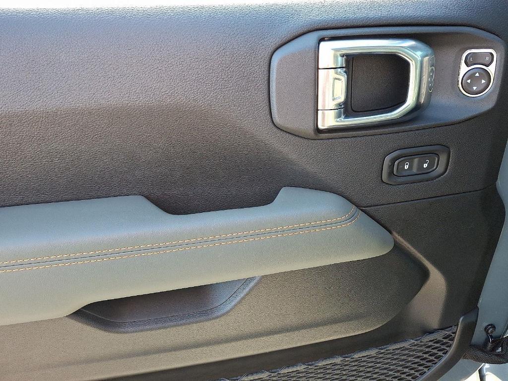 new 2025 Jeep Gladiator car, priced at $50,706