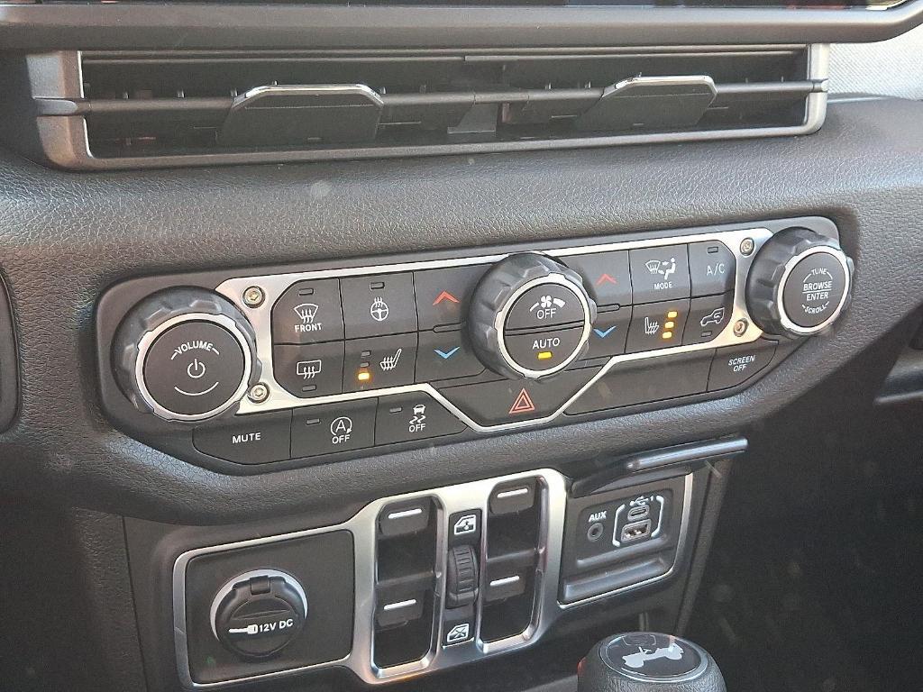 new 2025 Jeep Wrangler car, priced at $42,880